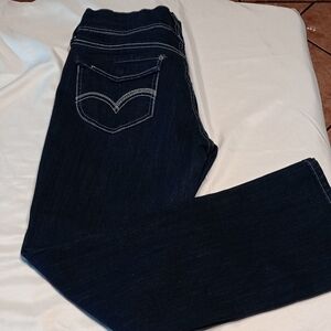 Women Levi's Blue Jeans with Iconic Stitching and Leather Patch